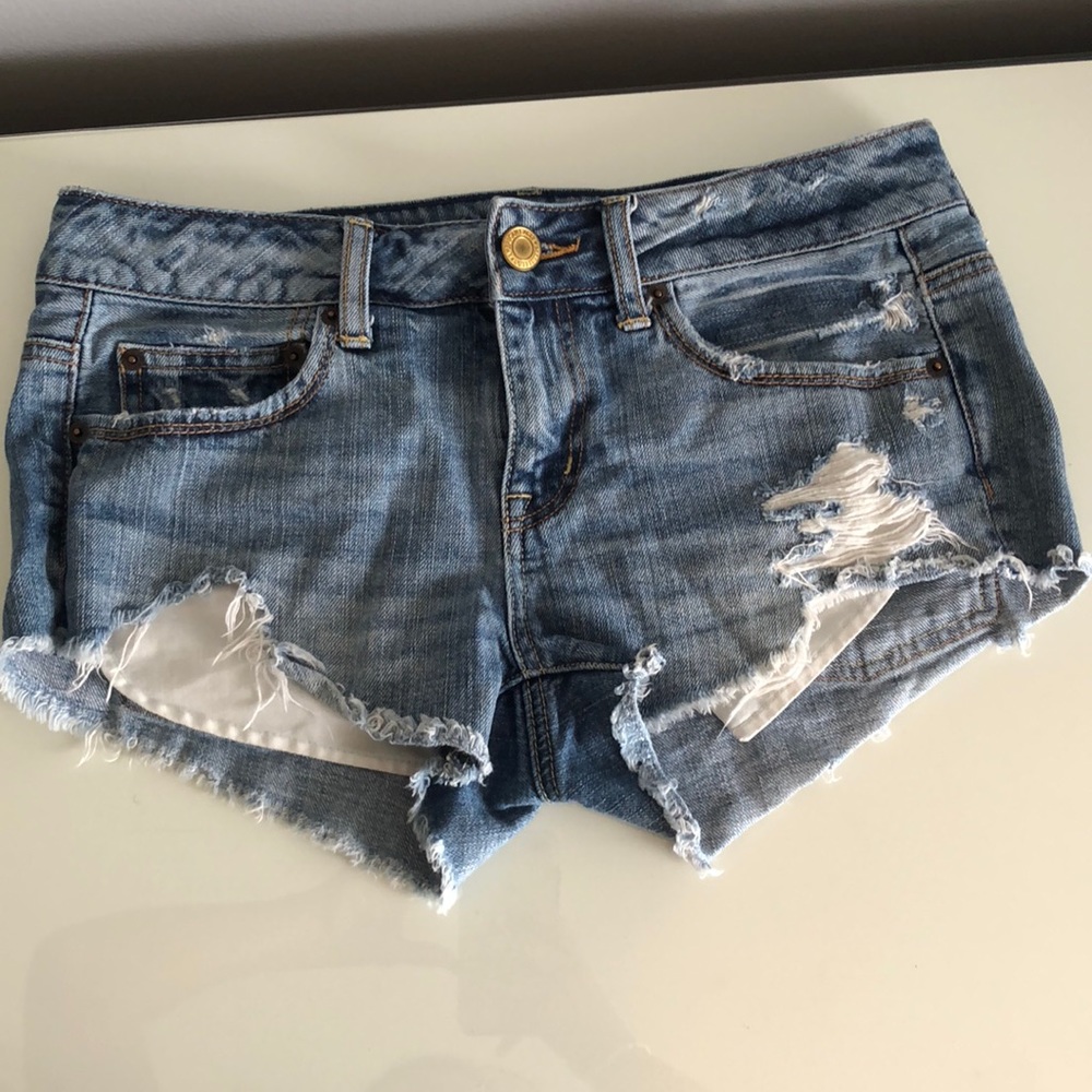 AMERICAN EAGLE Ripped Jean Shorts Size 4